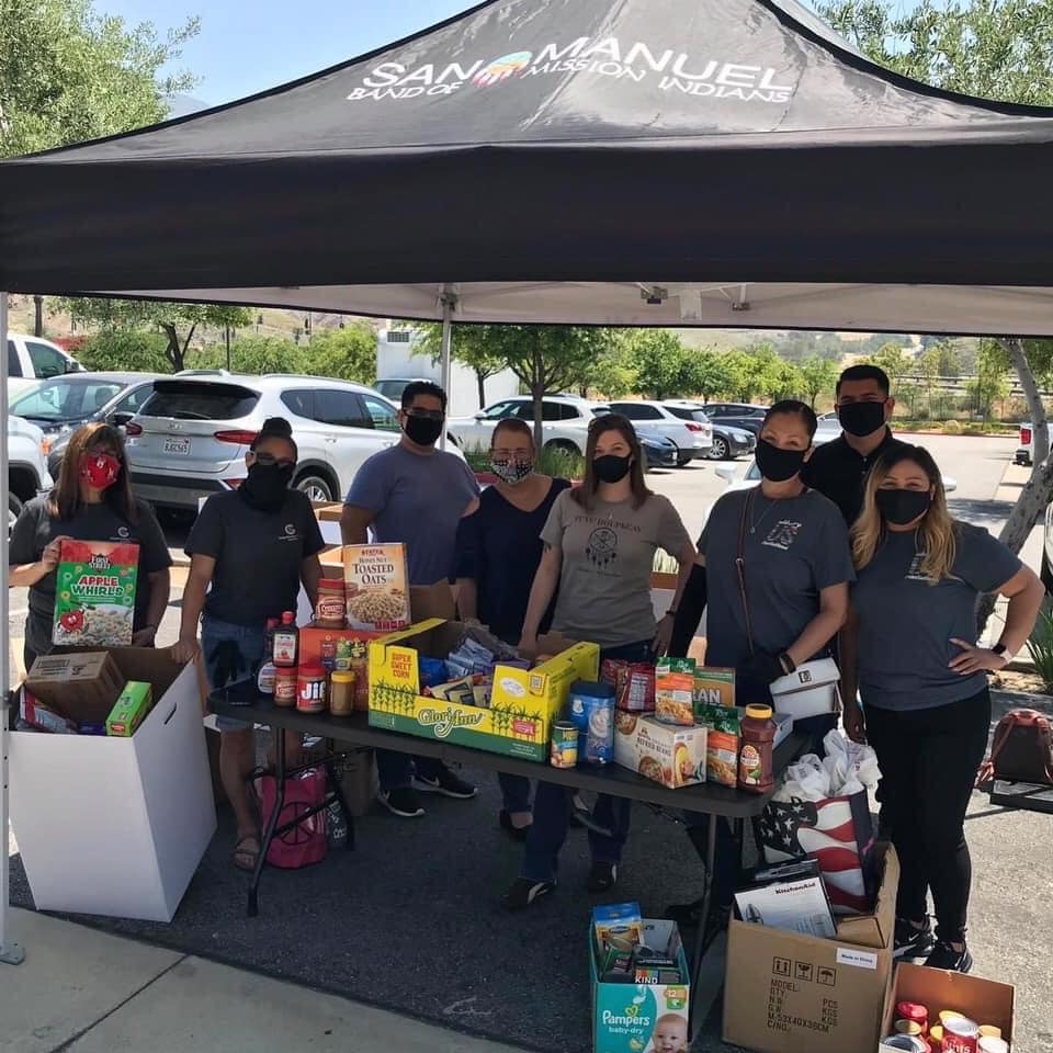 San Manuel team members donating food